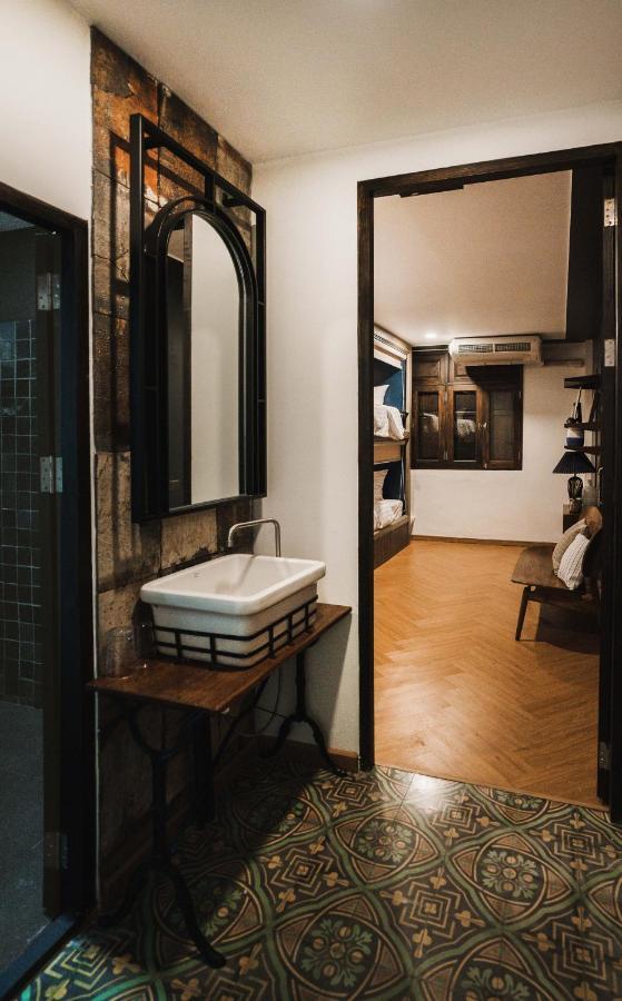 Mojo Old Town Phranakorn Hotel กรุงเทพมหานคร ภายนอก รูปภาพ